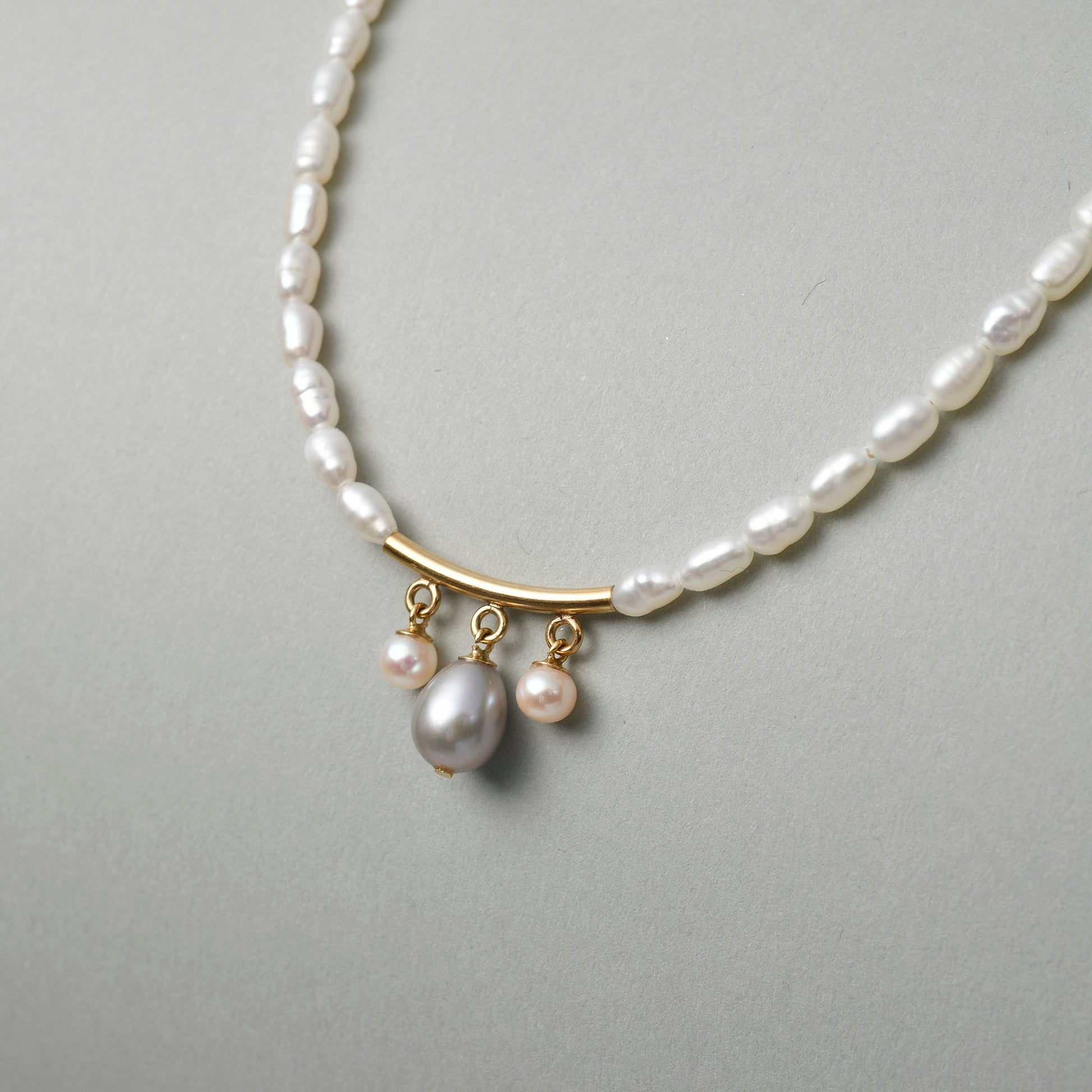  18k gold plated freshwater baroque pearl necklace side view
