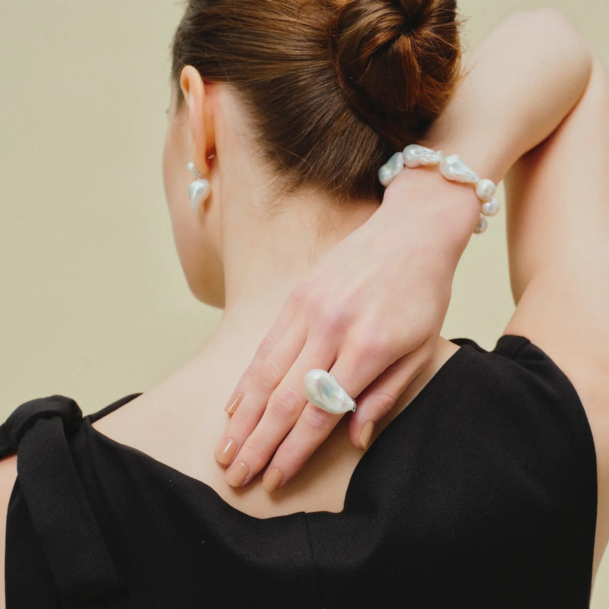 Dew | White Baroque Pearl Silver Bracelet