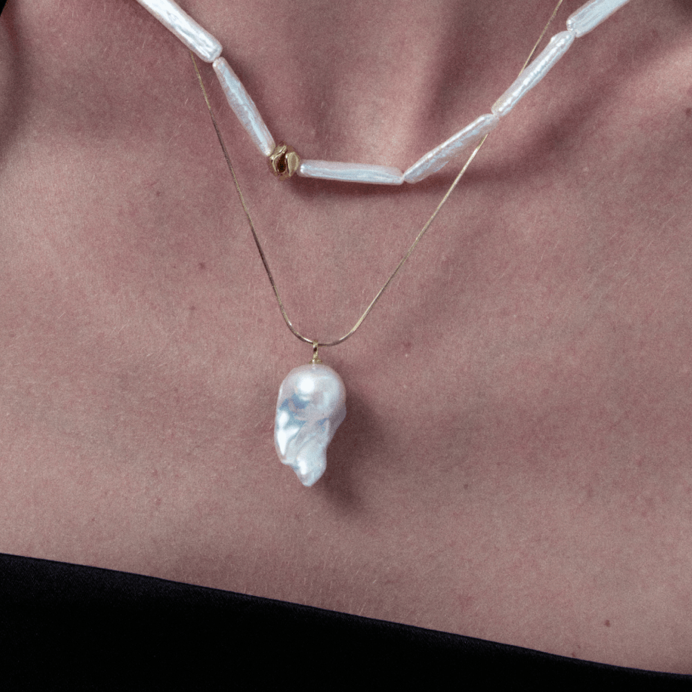 Stillo | White Baroque Pearl 18k Gold Pendant