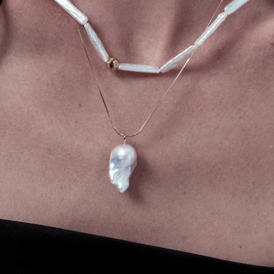 Stillo | White Baroque Pearl 18k Gold Pendant