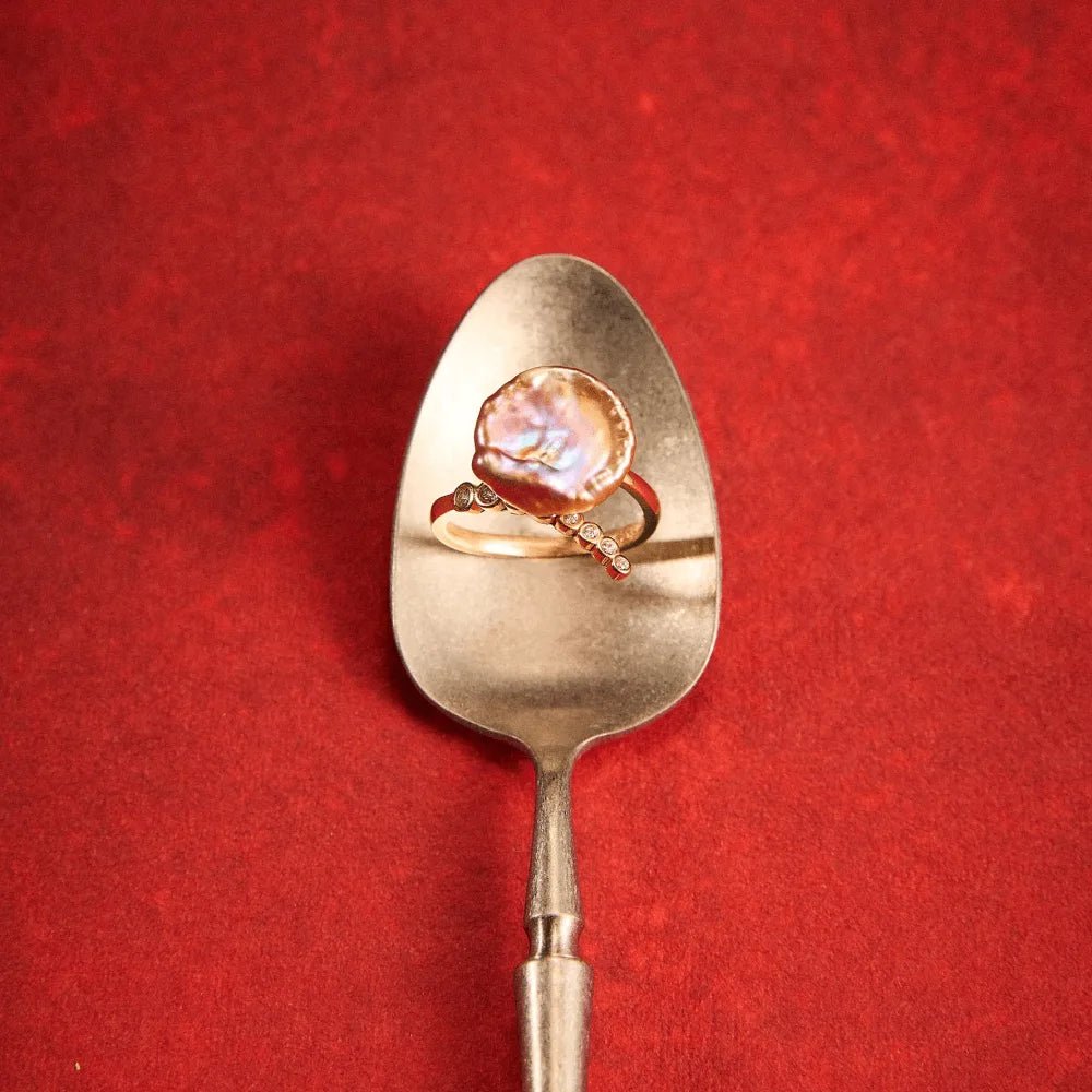 Vivi | Purple Petal Baroque Pearl 18K Gold Ring