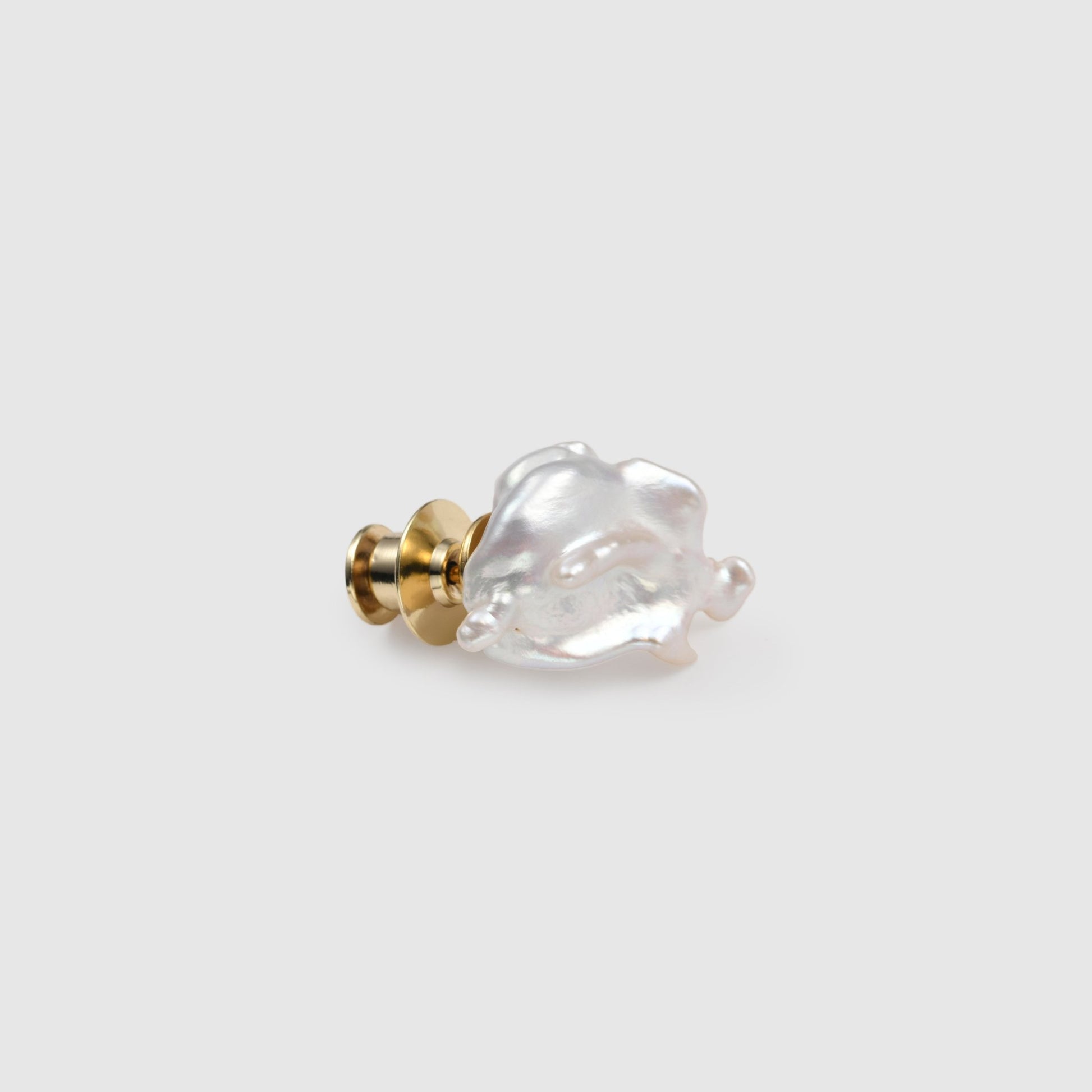 A handmade vintage baroque pearl brooch featuring an 18k gold lapel pin base