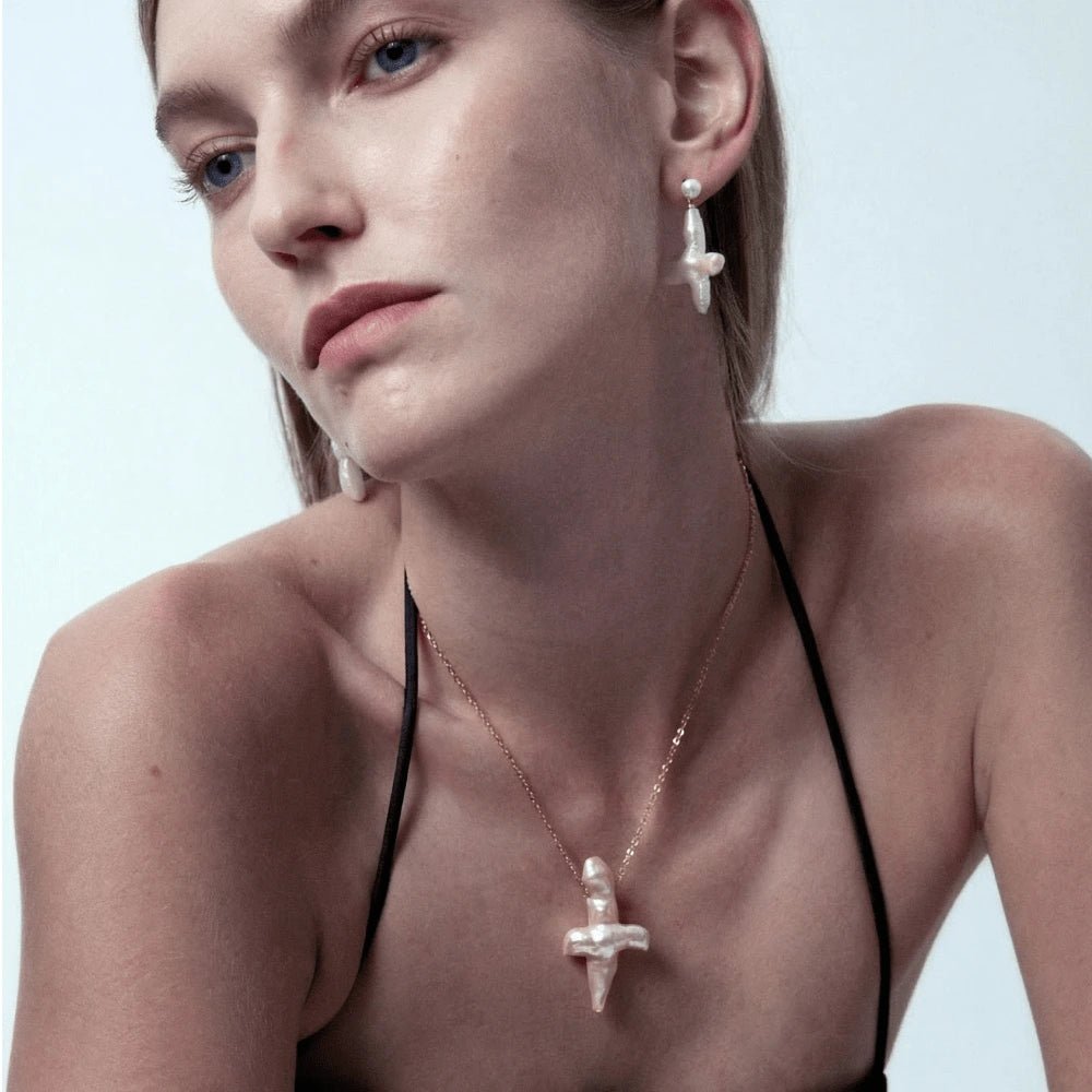 Fay | White Cross Baroque Pearl 18k Gold Pendant