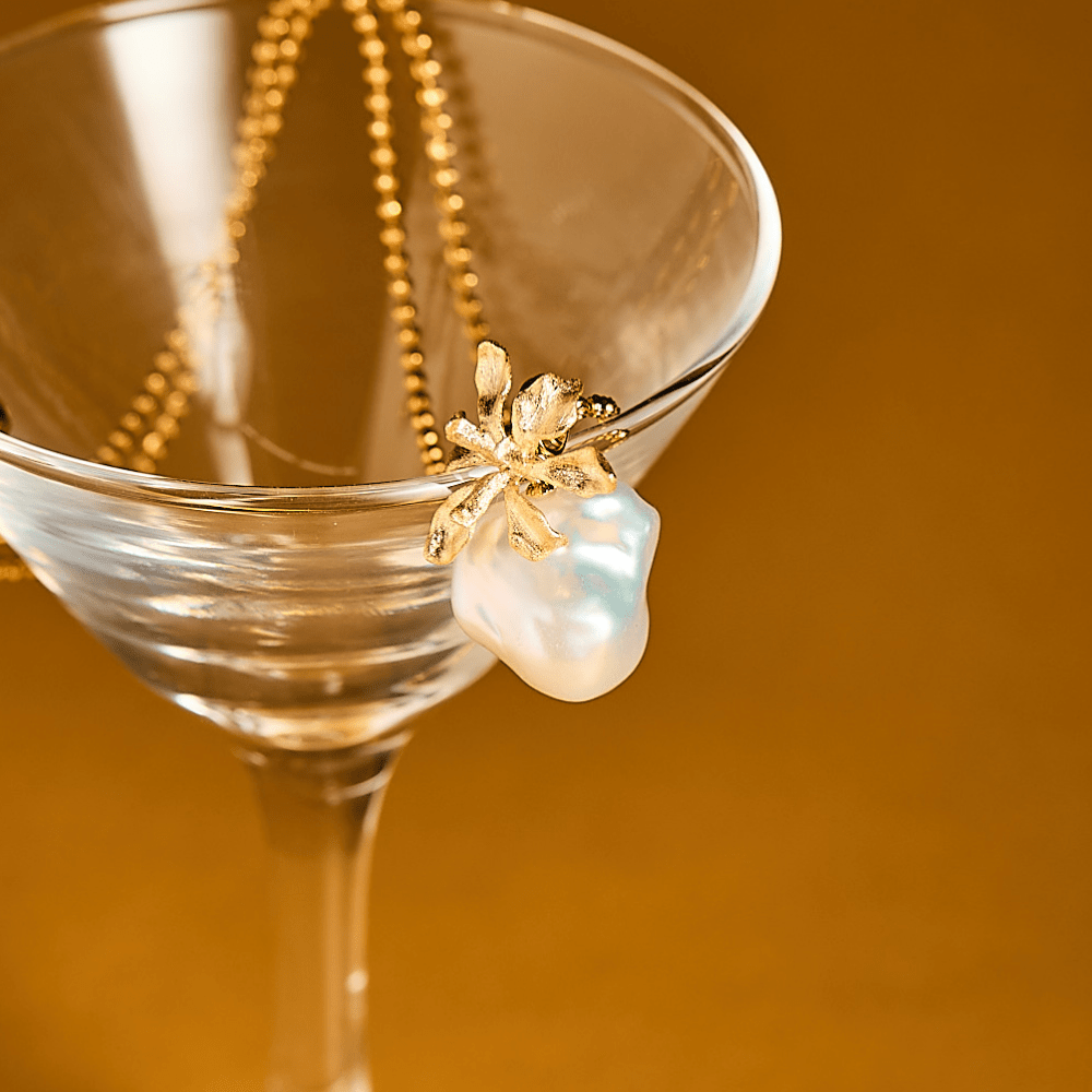 Balle | White Baroque Pearl 18k Gold Flower Pendant