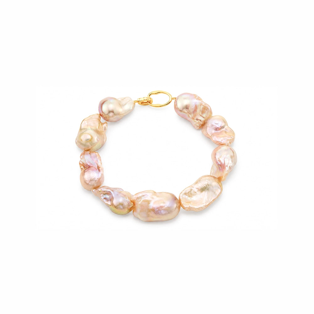 Close up of 15–24mm golden baroque pearls with pink-gold luster