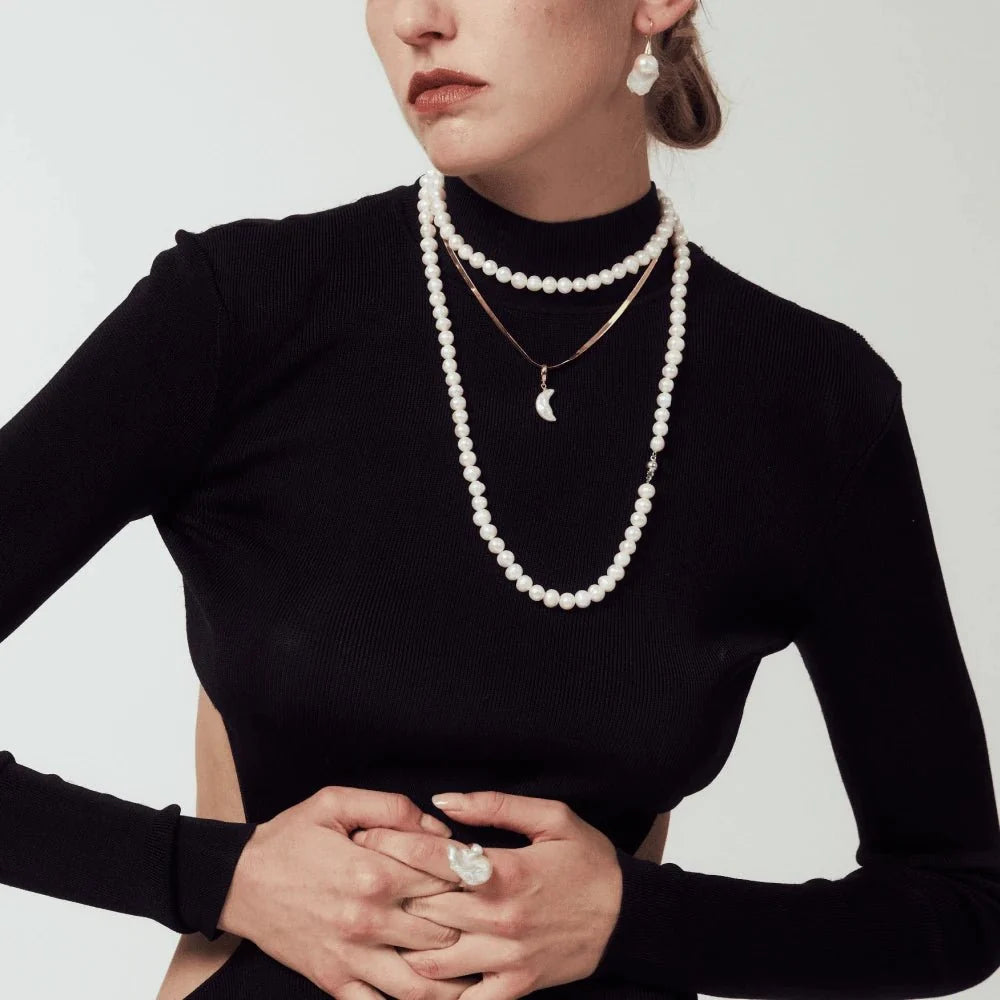 Olea | White Oval Baroque Pearl Silver Necklace model view