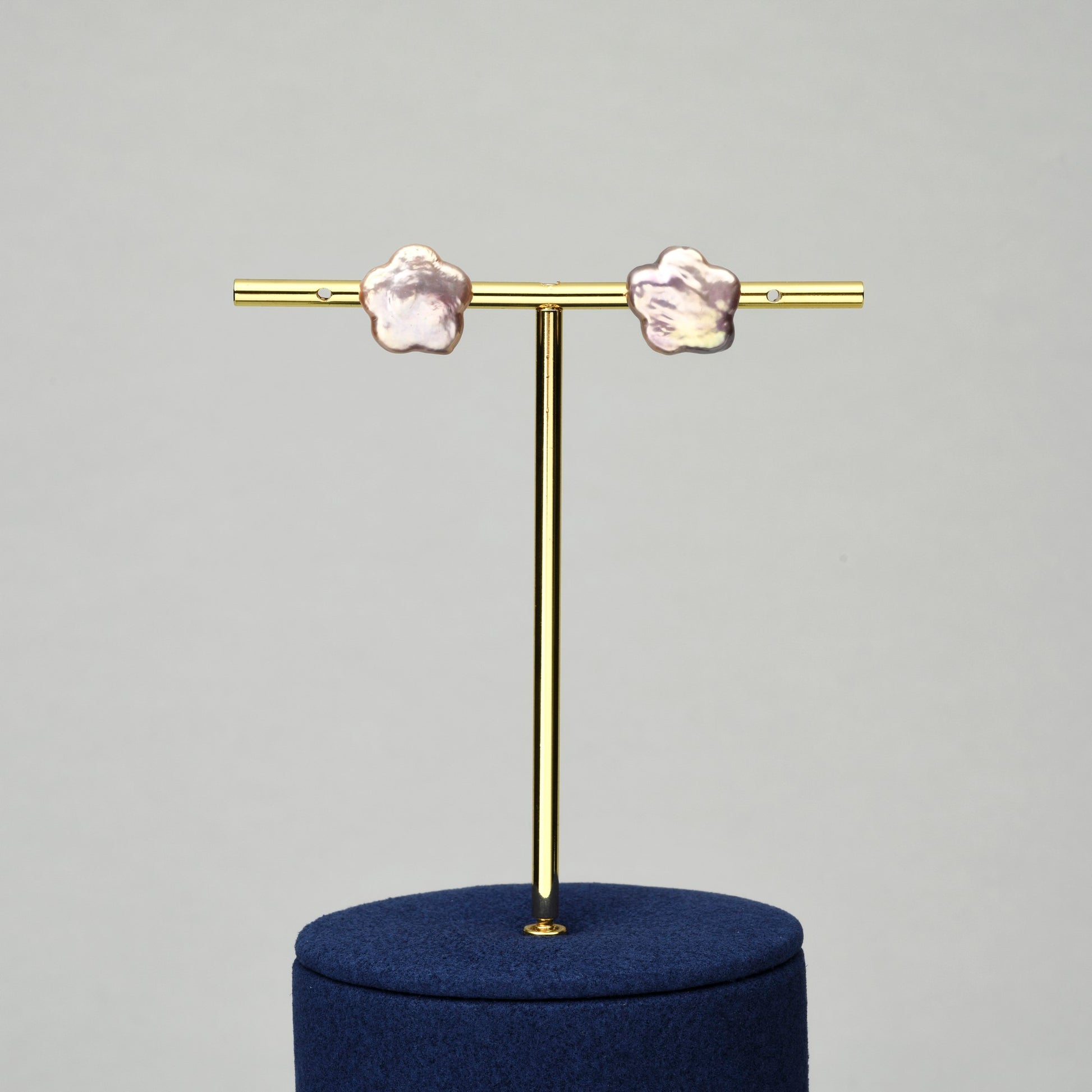 Everyday luxury flower drift natural pearl earrings