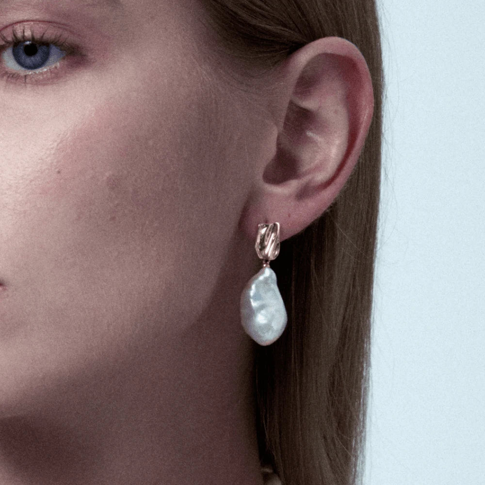 Flowing | White Drop Baroque Pearl 18k Gold Earrings