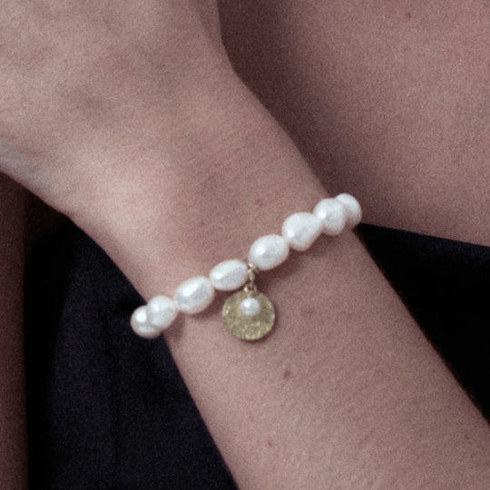 White Oval Baroque Pearl 18k Gold Charm Bracelet