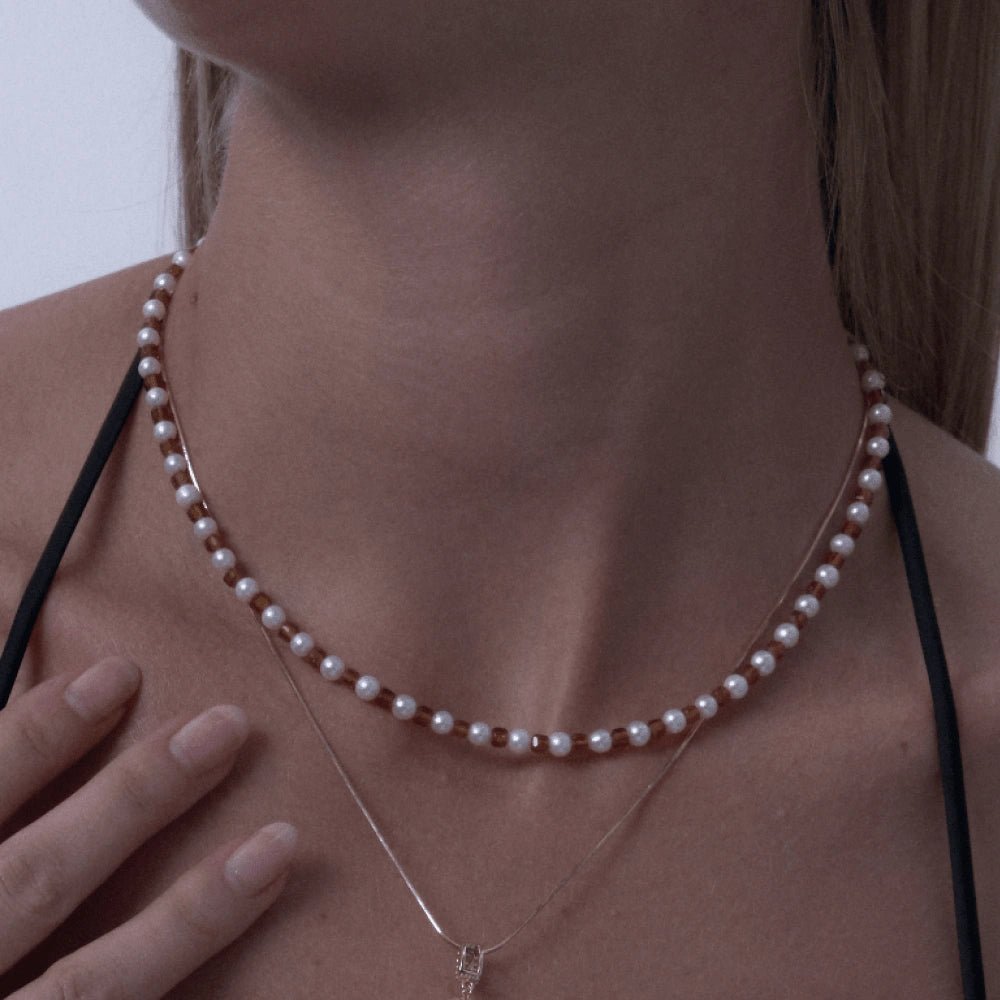 Gabri | White Baroque Pearl Garnet Beaded Necklace
