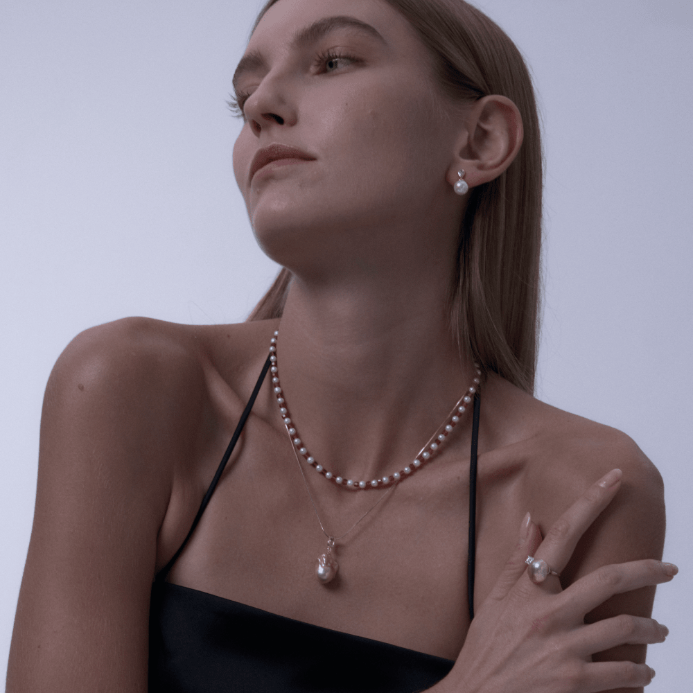 Gabri | White Baroque Pearl Garnet Beaded Necklace
