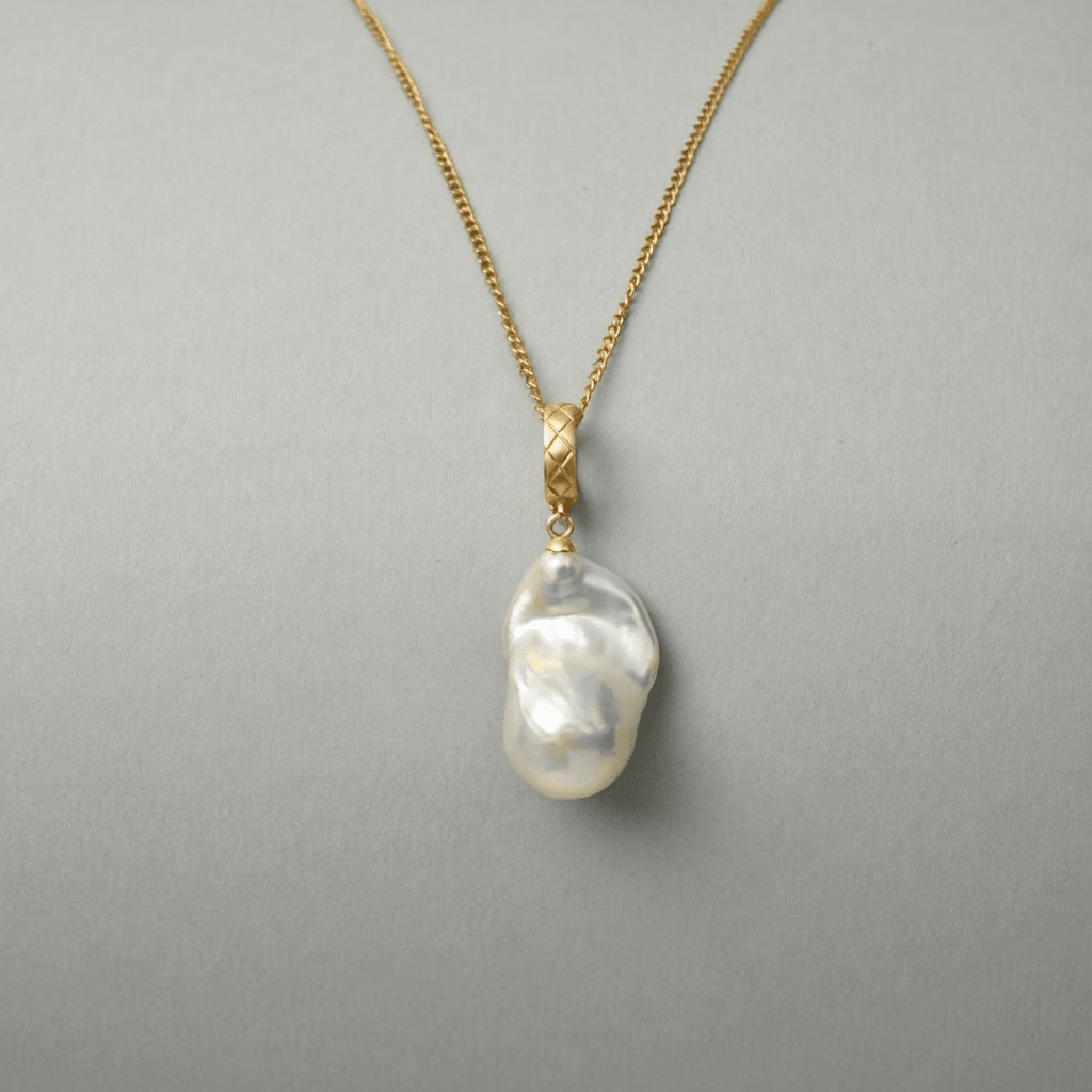 Dido | White Baroque Pearl 18k Gold Loop Pendant