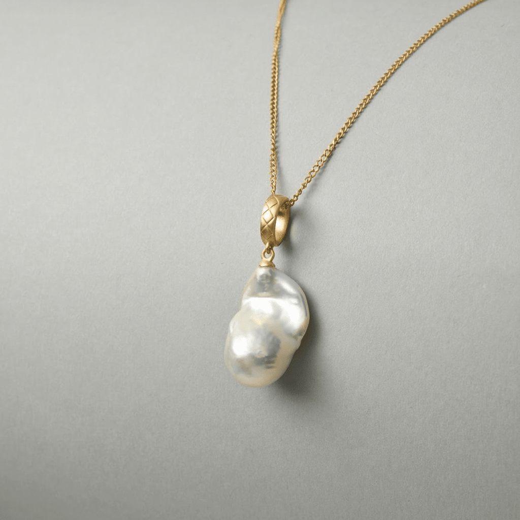 Dido | White Baroque Pearl 18k Gold Loop Pendant