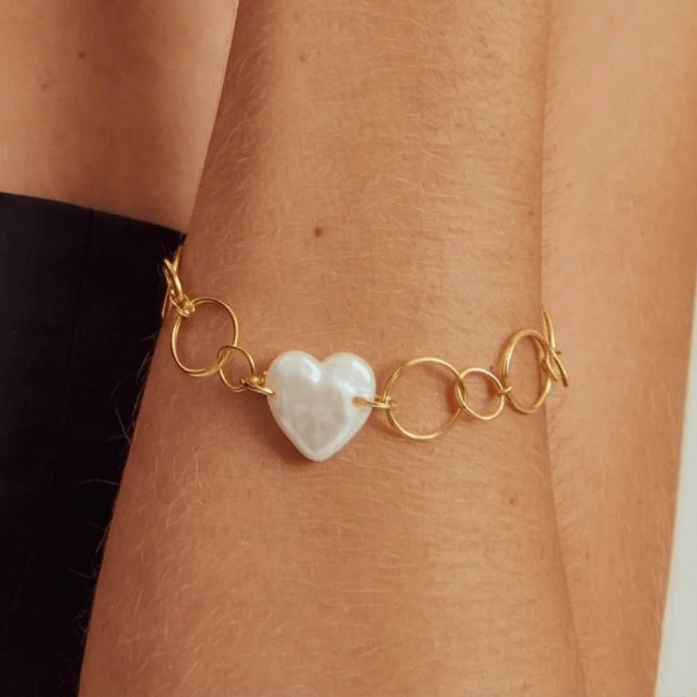 Hartt White Heart Baroque Pearl 18k Gold Bracelet model view 1