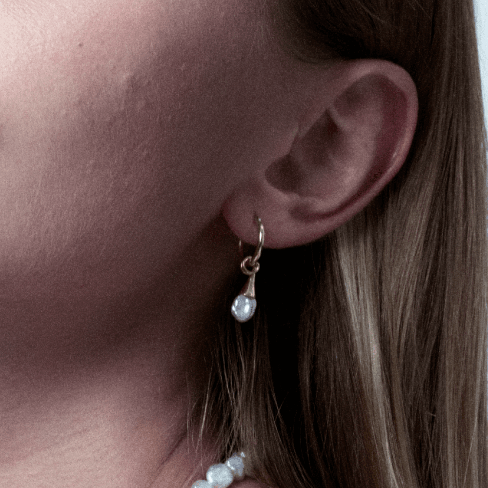 18k gold-plated small hoop earrings with keshi pearl drops