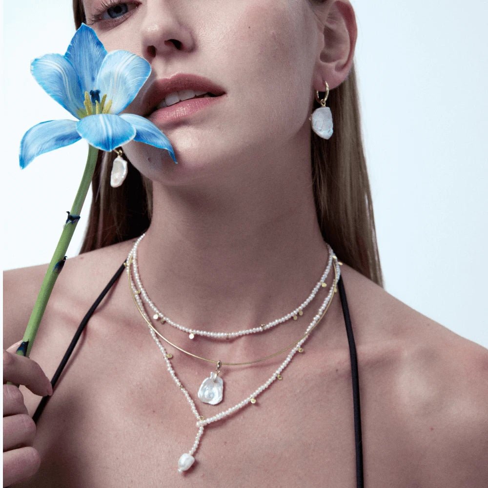 Gigi | White Petal Baroque Pearl 18k Gold Coin Earrings