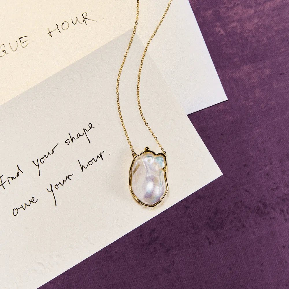 Shelly | White Baroque Pearl 18k Gold Frame Pendant