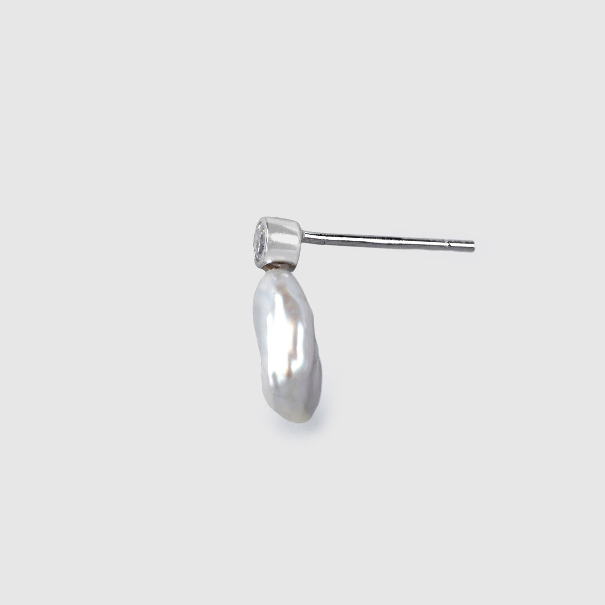 Boucles d'oreilles pendantes en perles baroques Halo thumbnail 2