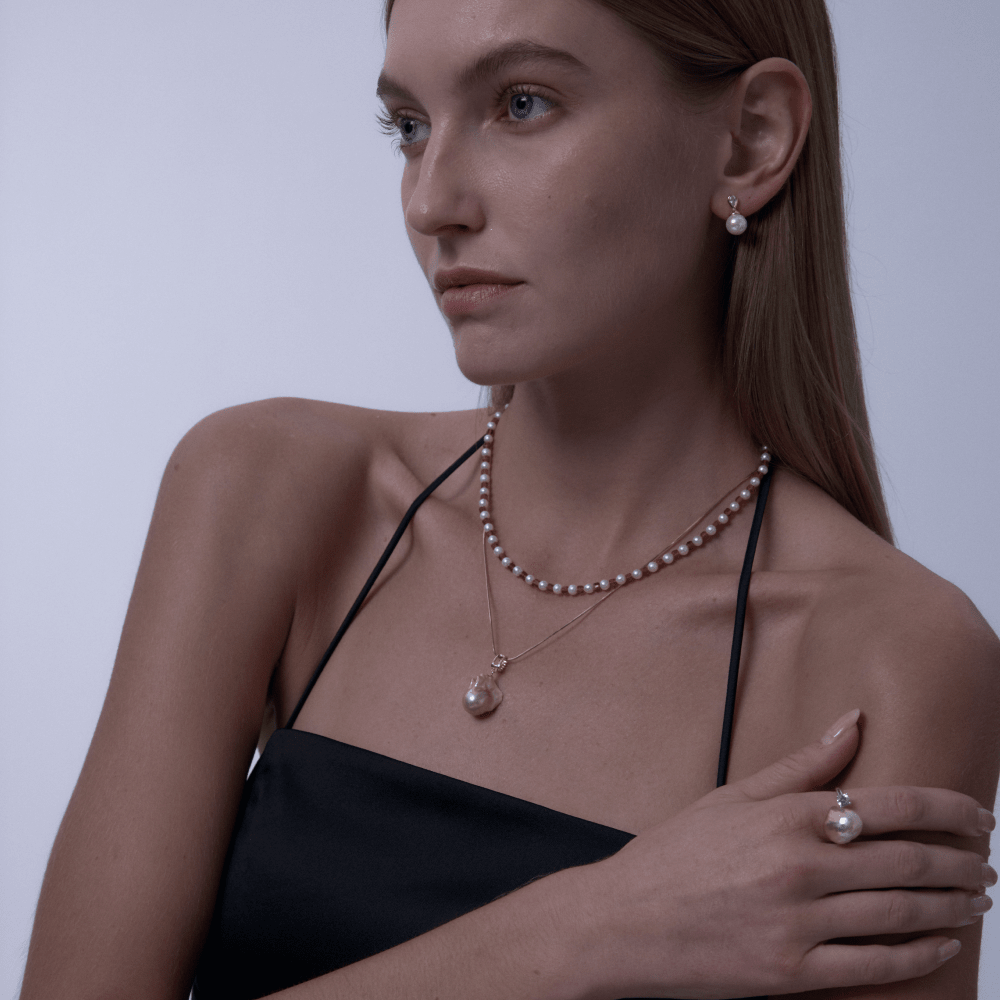 Iridescent Baroque Pearl Pendant stacking Model View
