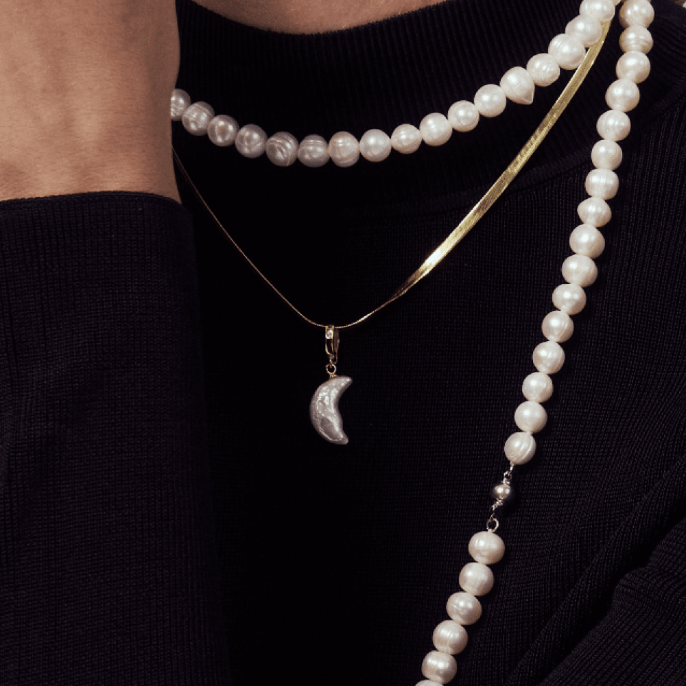Magni | White Moon 18k Gold Snake Chain Pendant
