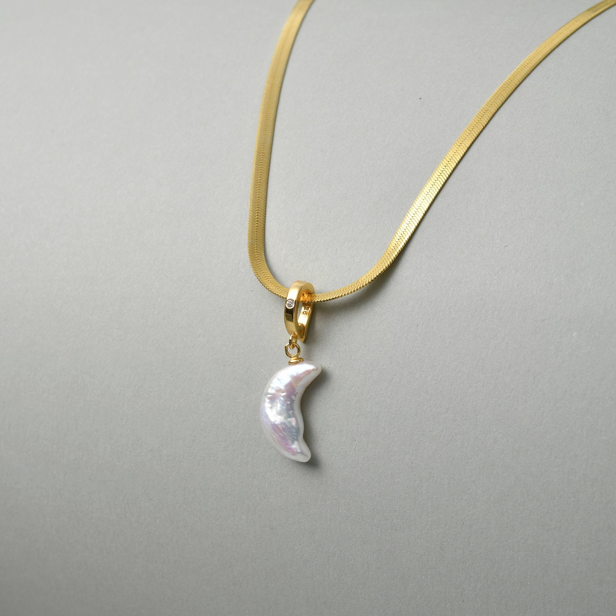 Pendentif chaîne serpent en forme de goutte de lune thumbnail 2