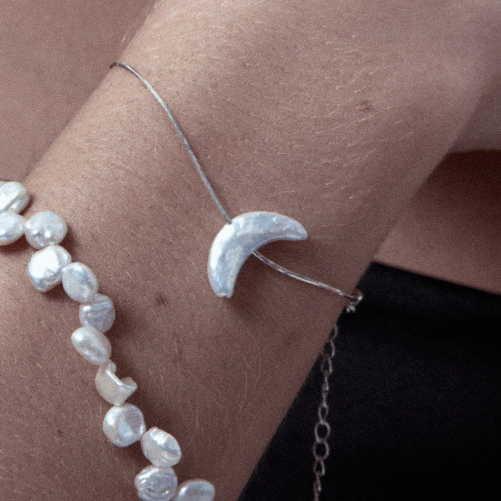 Luna | White Moon Baroque Pearl Silver Bracelet model view