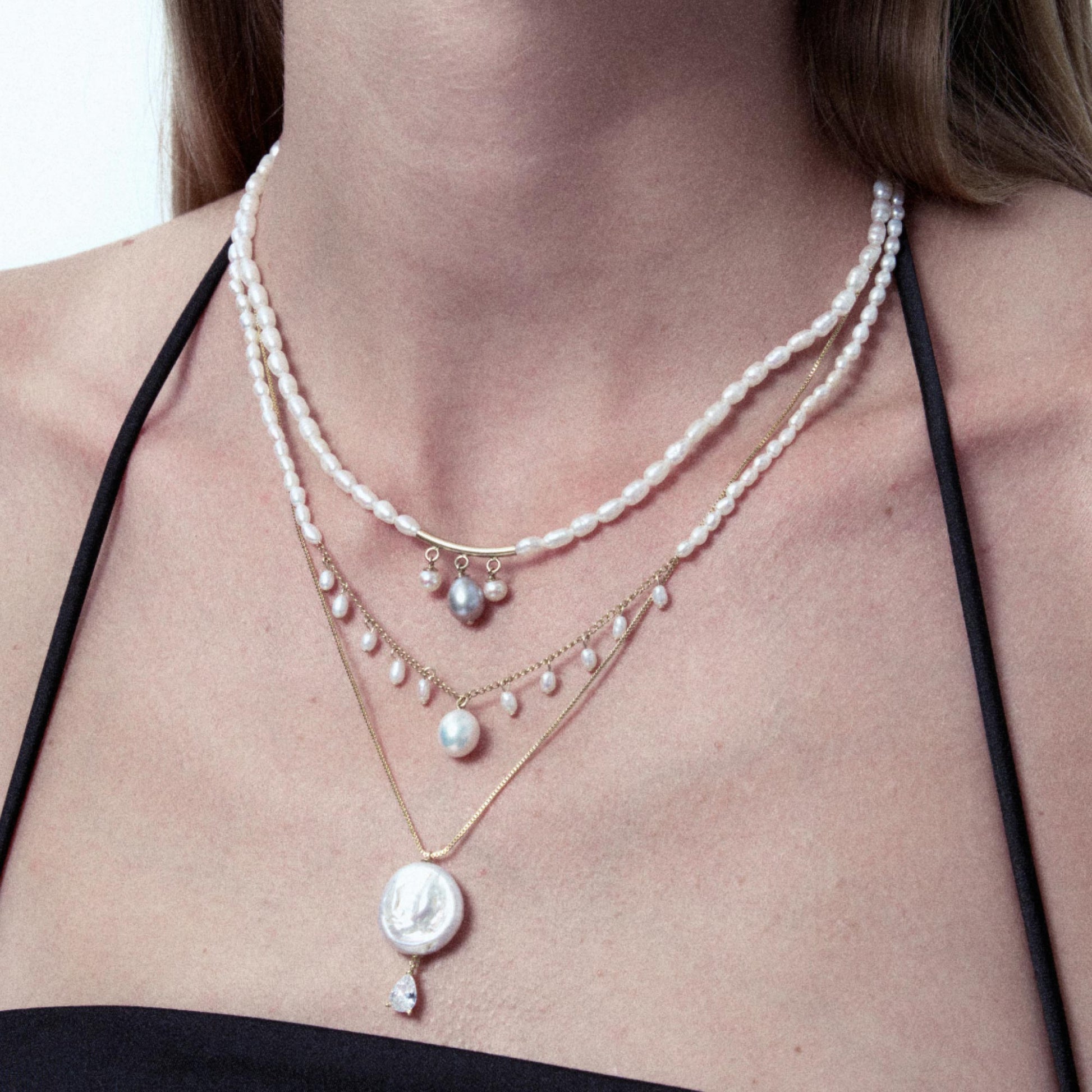 Kate | White Oval Baroque Pearl 18k Gold Necklace