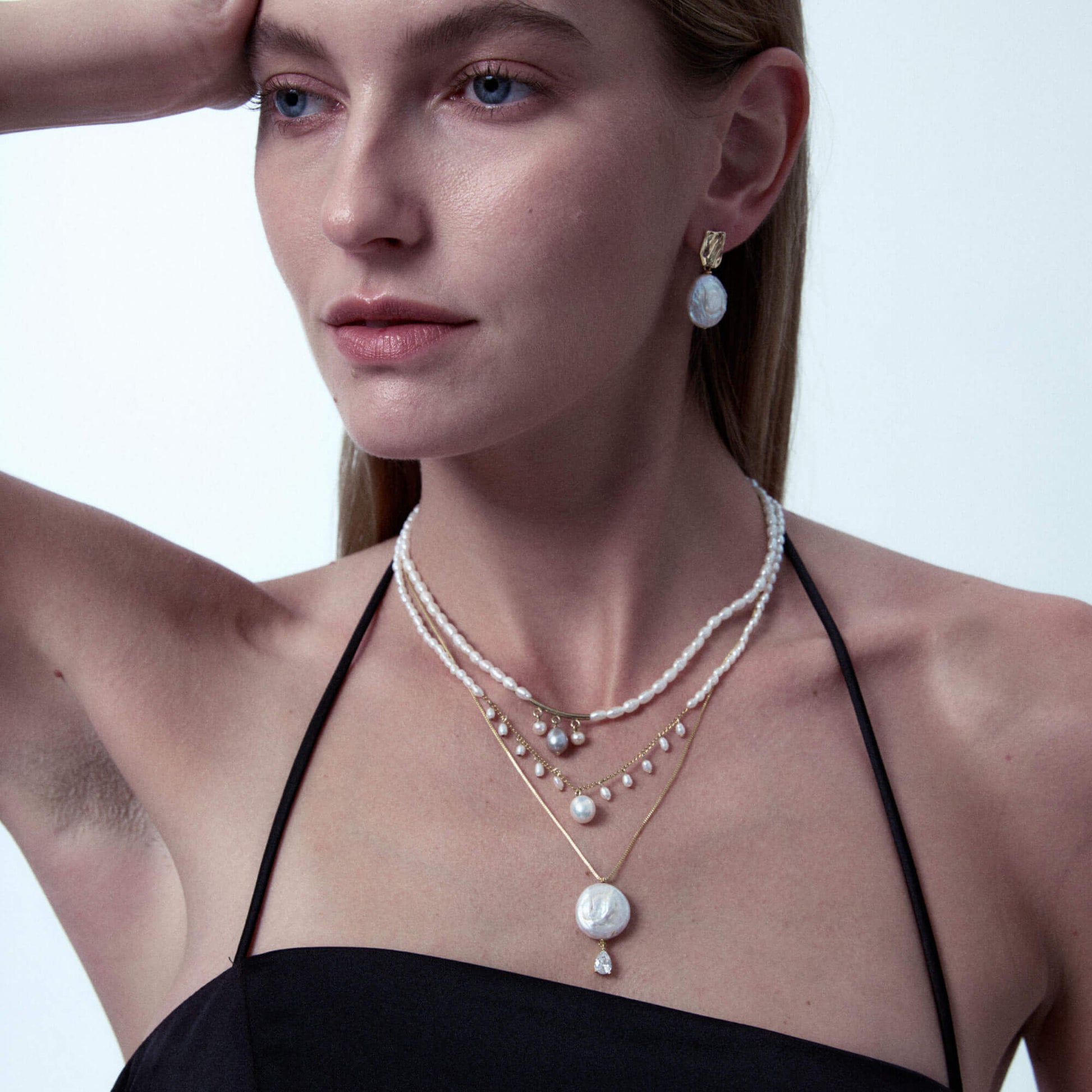 Kate | White Oval Baroque Pearl 18k Gold Necklace