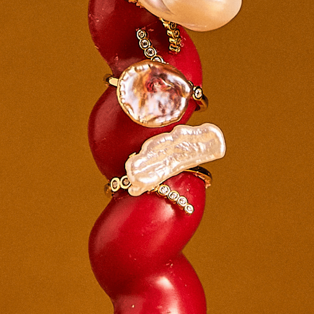 Raven | White Stick Baroque Pearl 18K Gold Ring