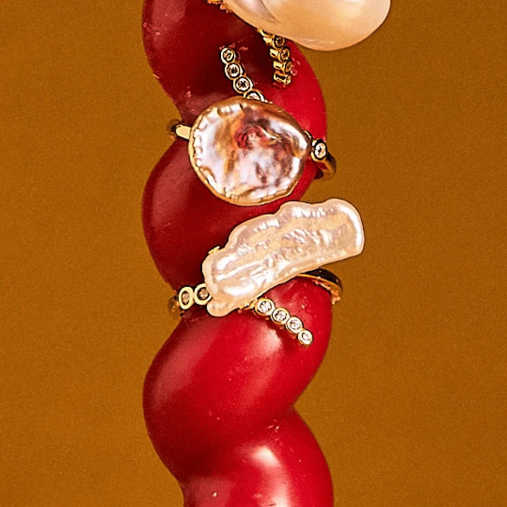 Raven | White Stick Baroque Pearl 18K Gold Ring