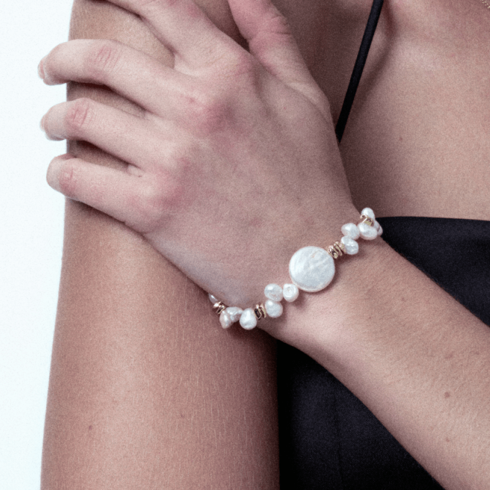 Rome | White Button Baroque Pearl 18k Gold Bracelet