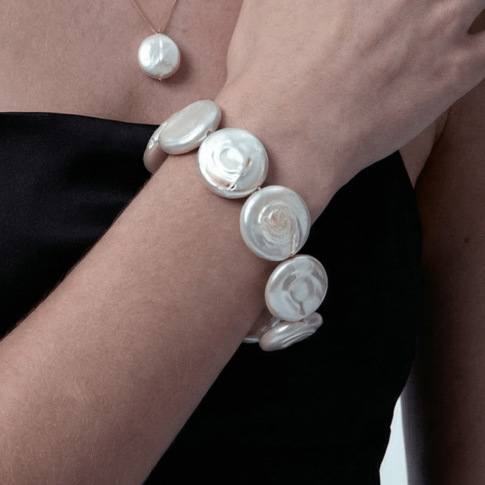 Roe | White Button Baroque Pearl 18k Gold Bracelet