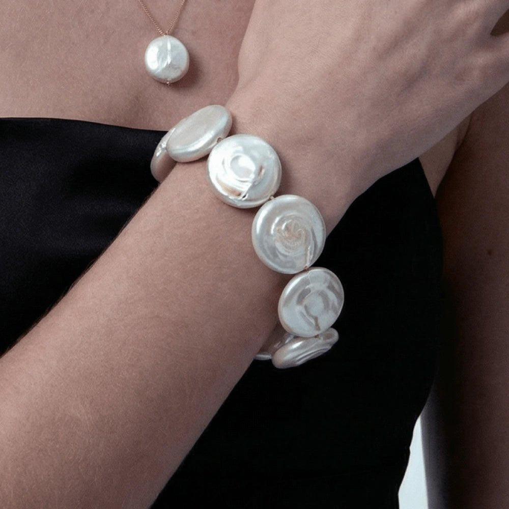 Roe | White Button Baroque Pearl 18k Gold Bracelet