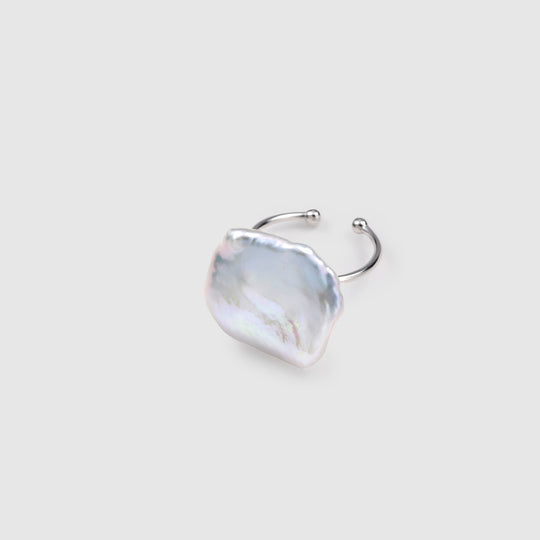 Bold Petal Pearl Open Ring
