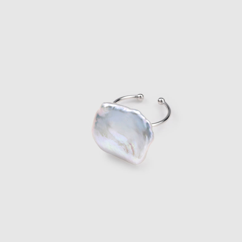 Bold Petal Pearl Open Ring
