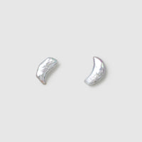 Moonlit Baroque Pearl Earrings main thumbnail