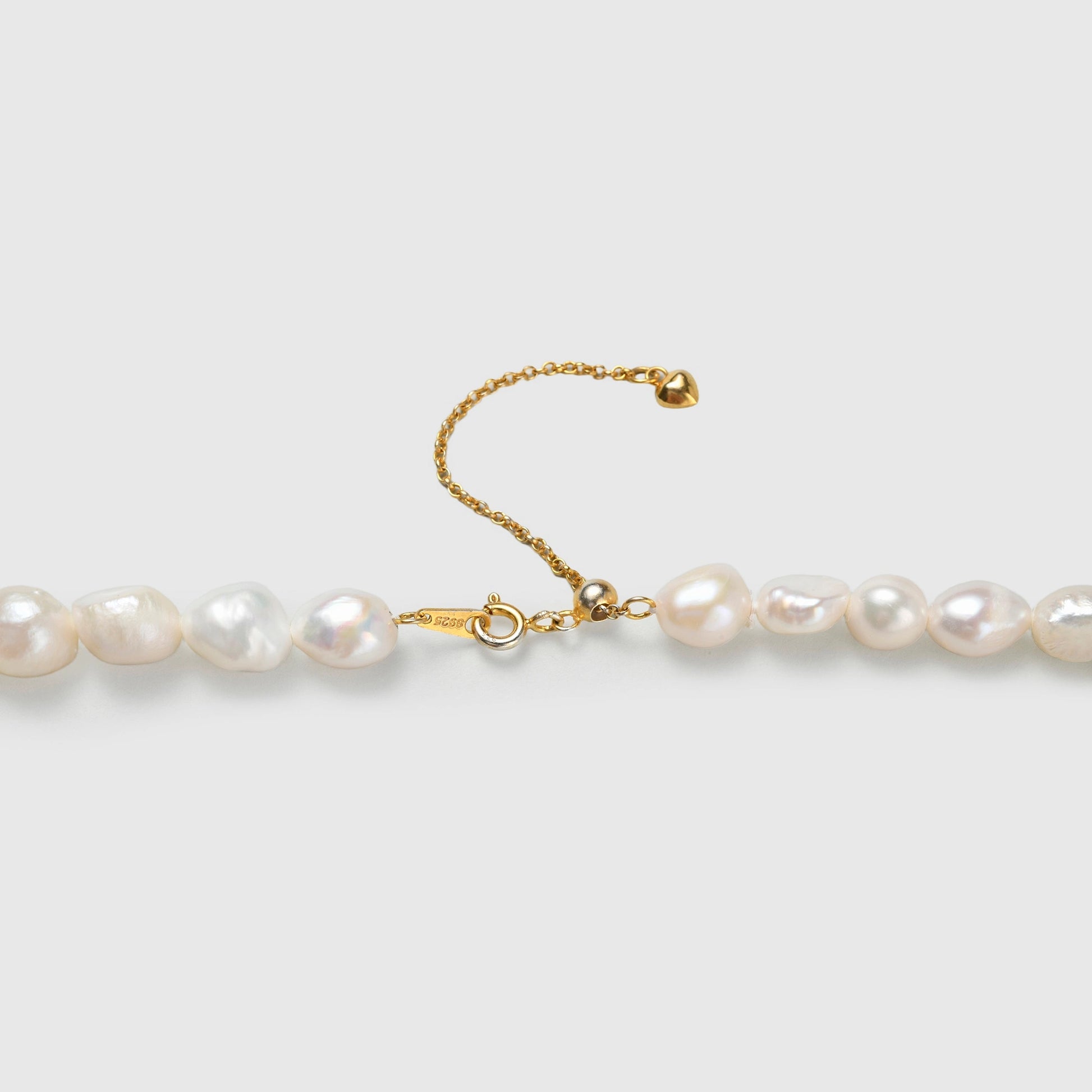 Choli | White Oval Baroque Pearl 18k Gold Charm Necklace