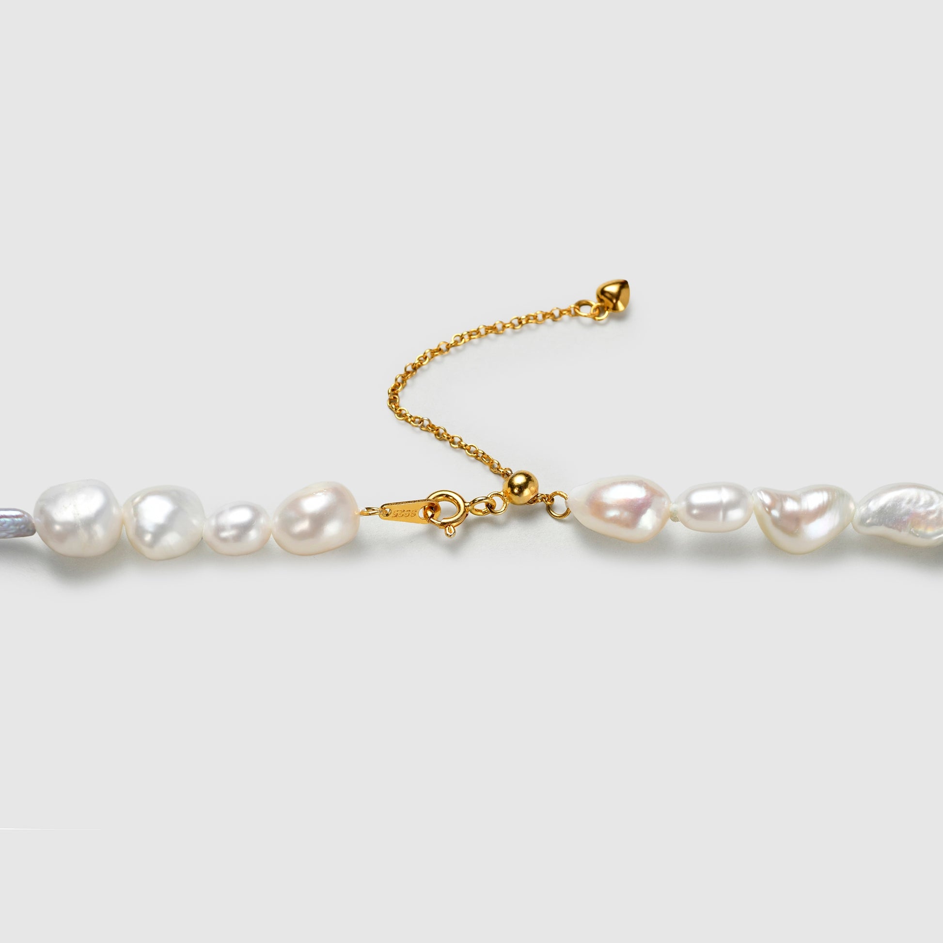 Roman Holiday button Pearl Choker