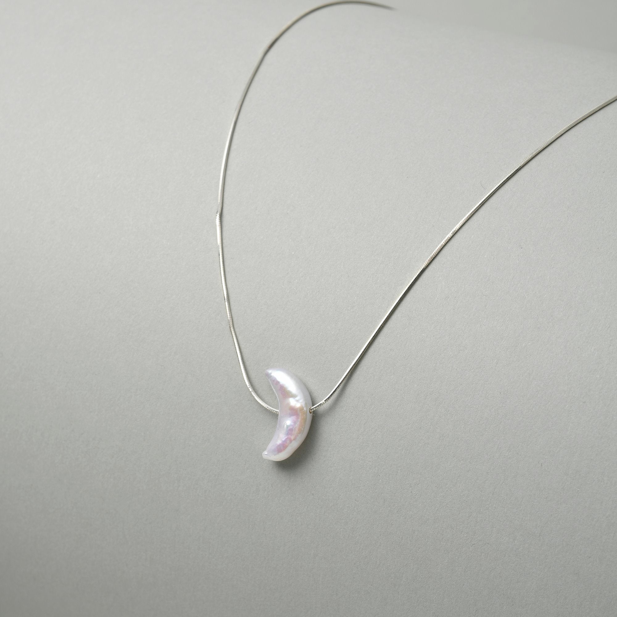 Pendentif poire « Murmure de la Lune »  thumbnail 2