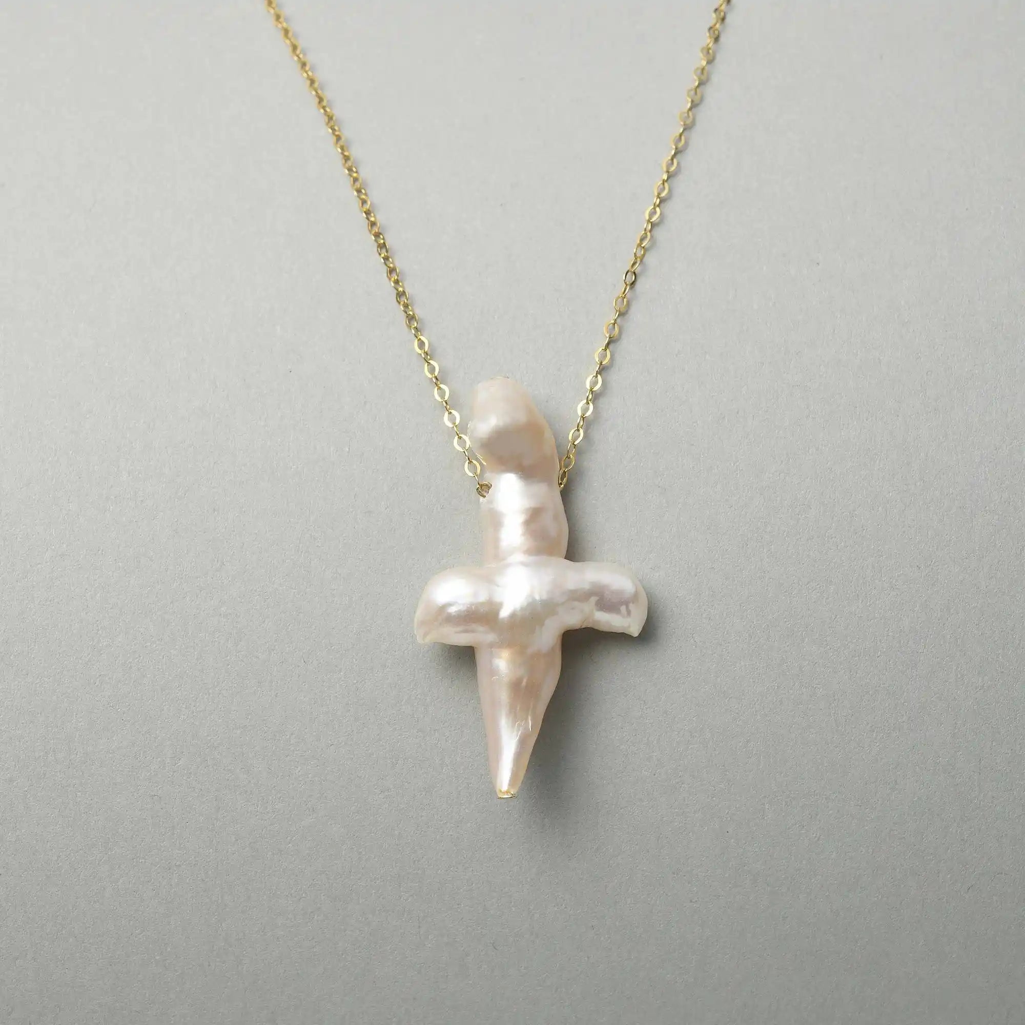 Fay | White Cross Baroque Pearl 18k Gold Pendant thumbnail 2