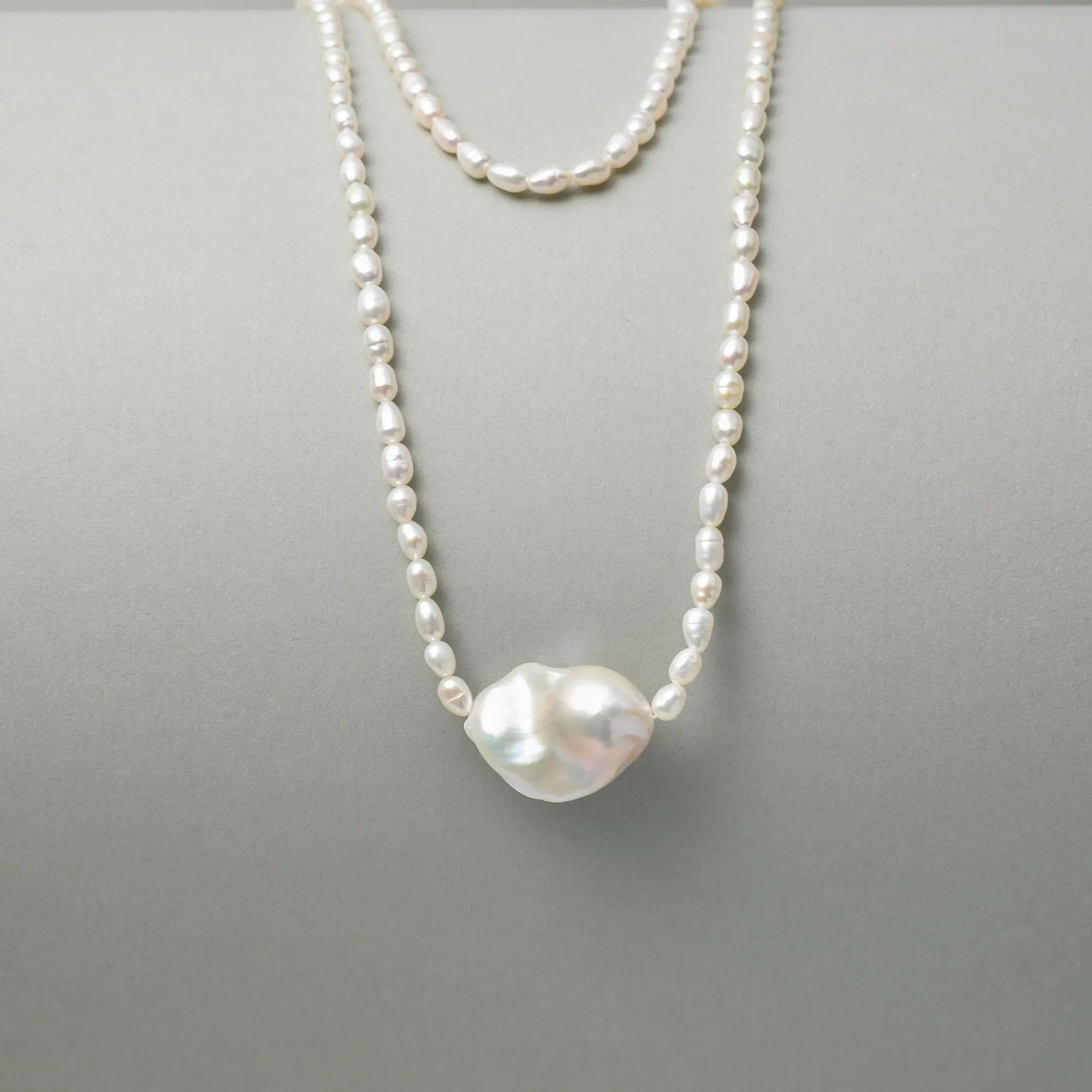 Midnight | White Oval Baroque Pearl Silver Necklace