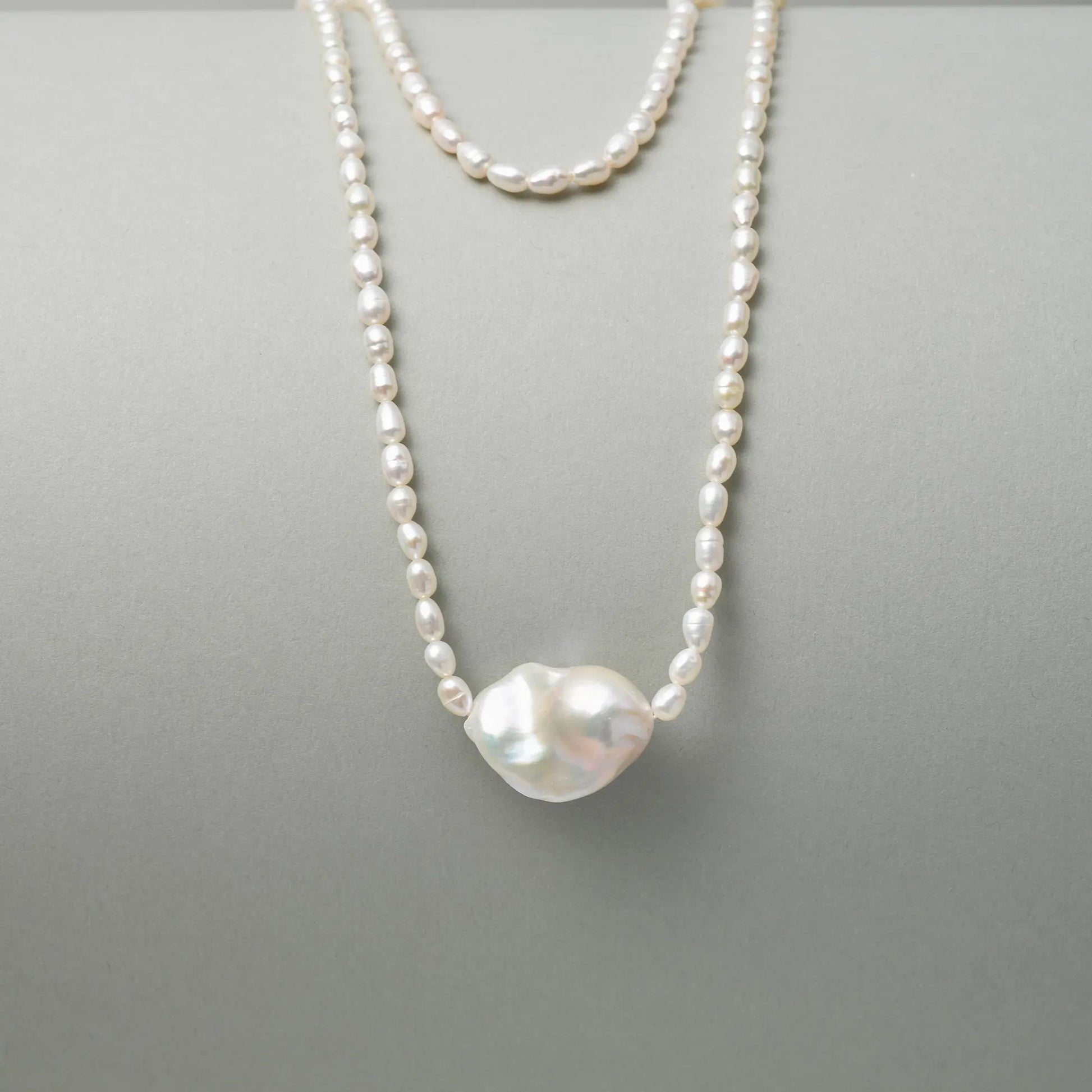 Midnight | White Oval Baroque Pearl Silver Necklace