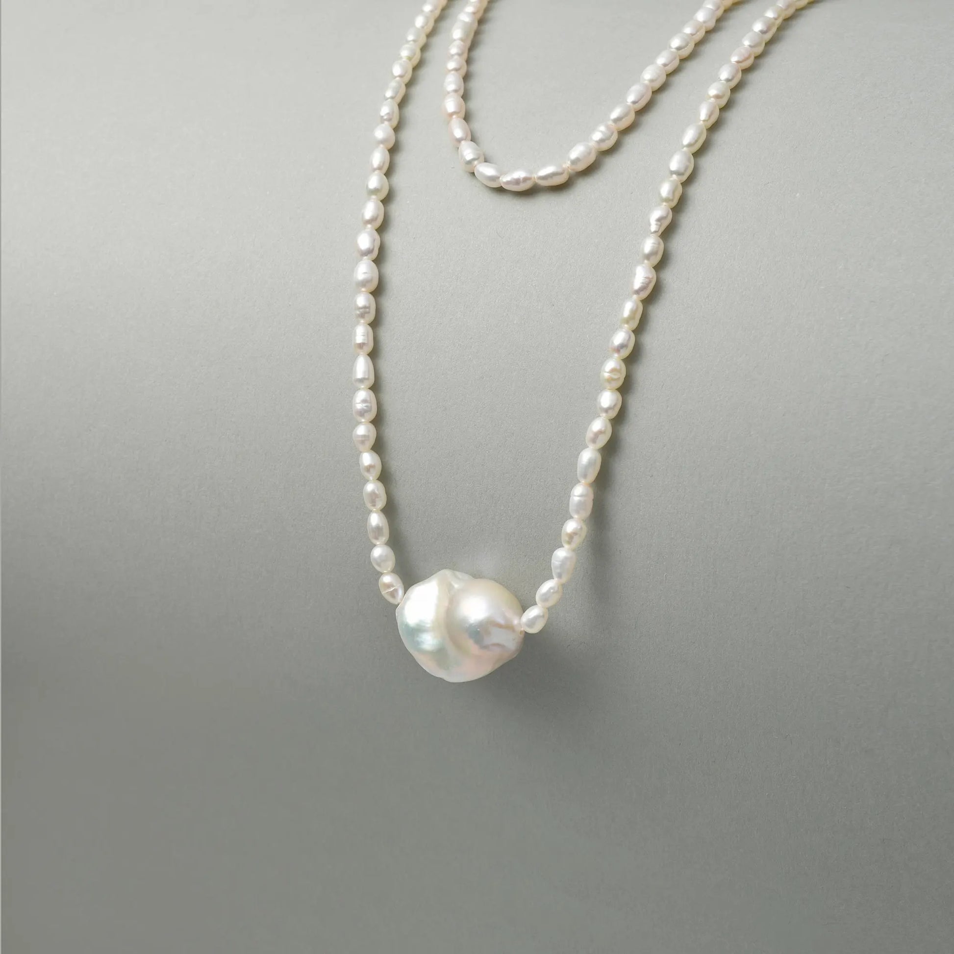 Midnight | White Oval Baroque Pearl Silver Necklace