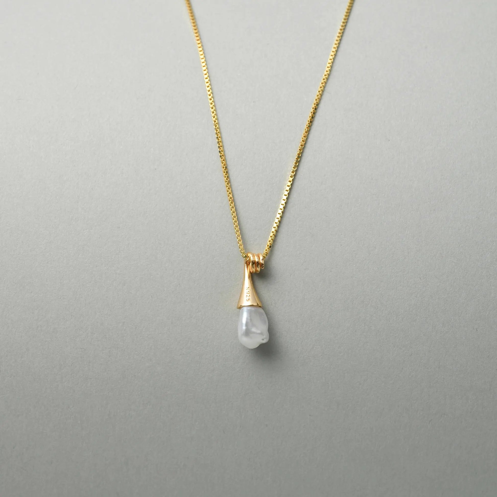 Gutta | Gray Keshi Baroque Pearl 18k Gold Pendant