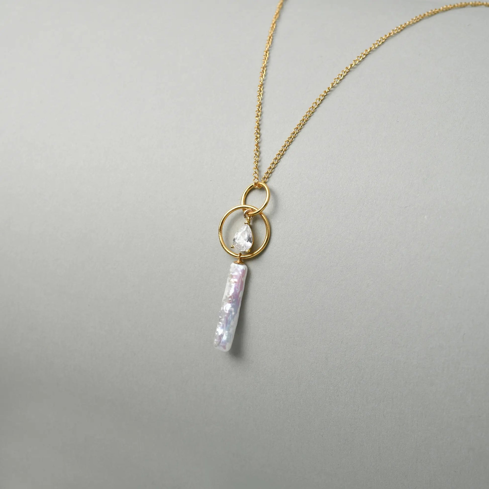 Oybi | White Stick Baroque Pearl 18k Gold Crystal Pendant