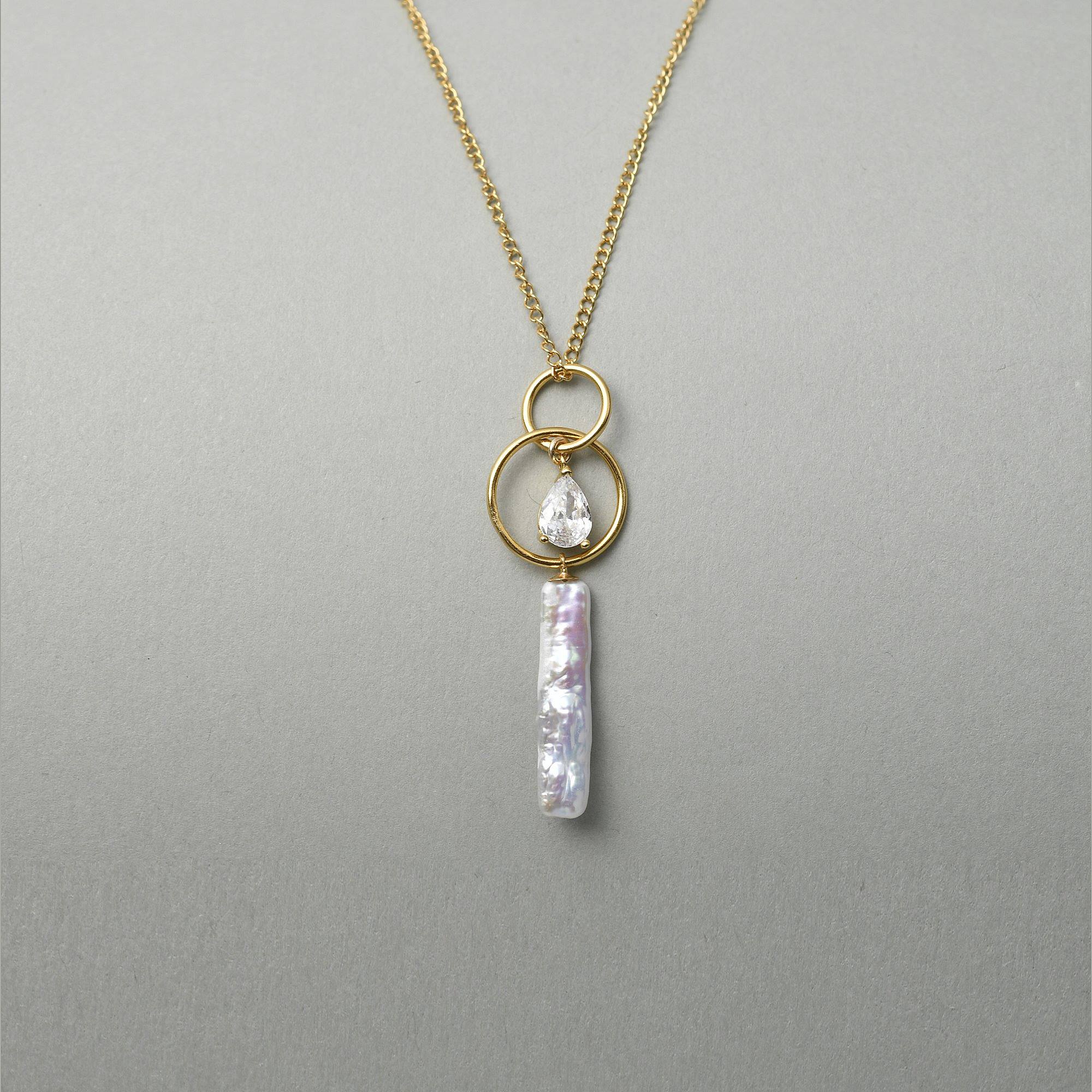 Pendentif en perle baroque Orbit  main thumbnail