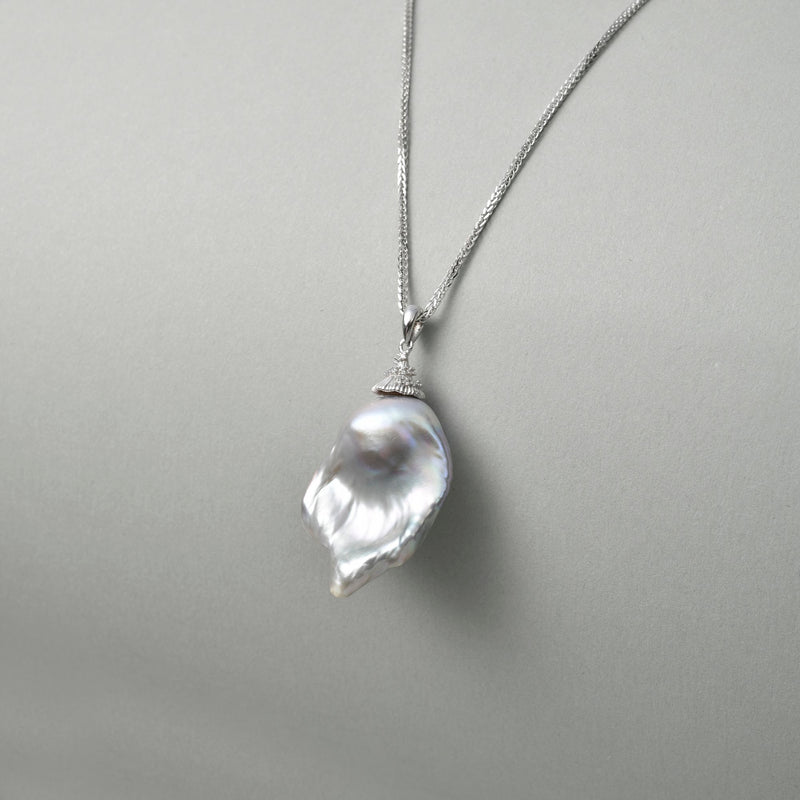 Baroque Grandeur Hat Pearl Pendant