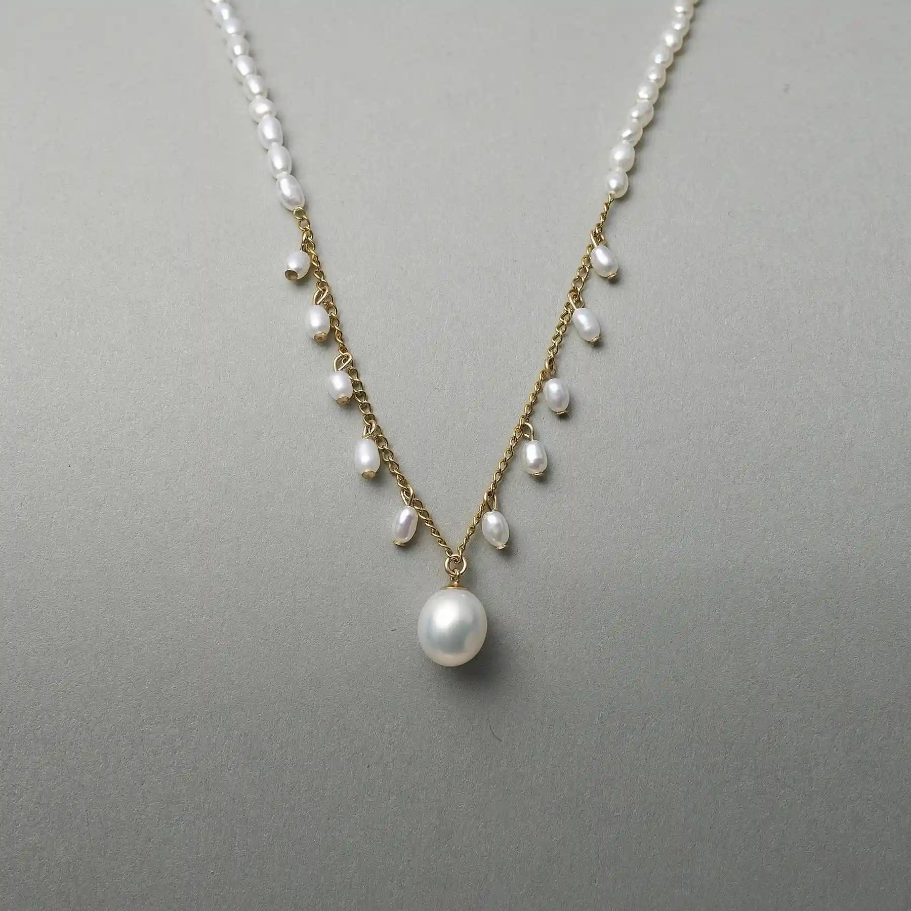 Kate | White Oval Baroque Pearl 18k Gold Necklace