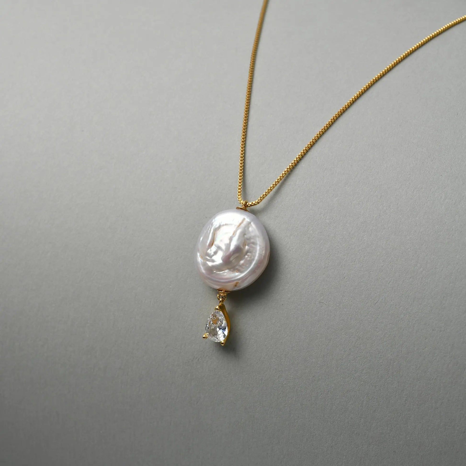 Troye | White Button Baroque Pearl 18k Gold Crystal Pendant