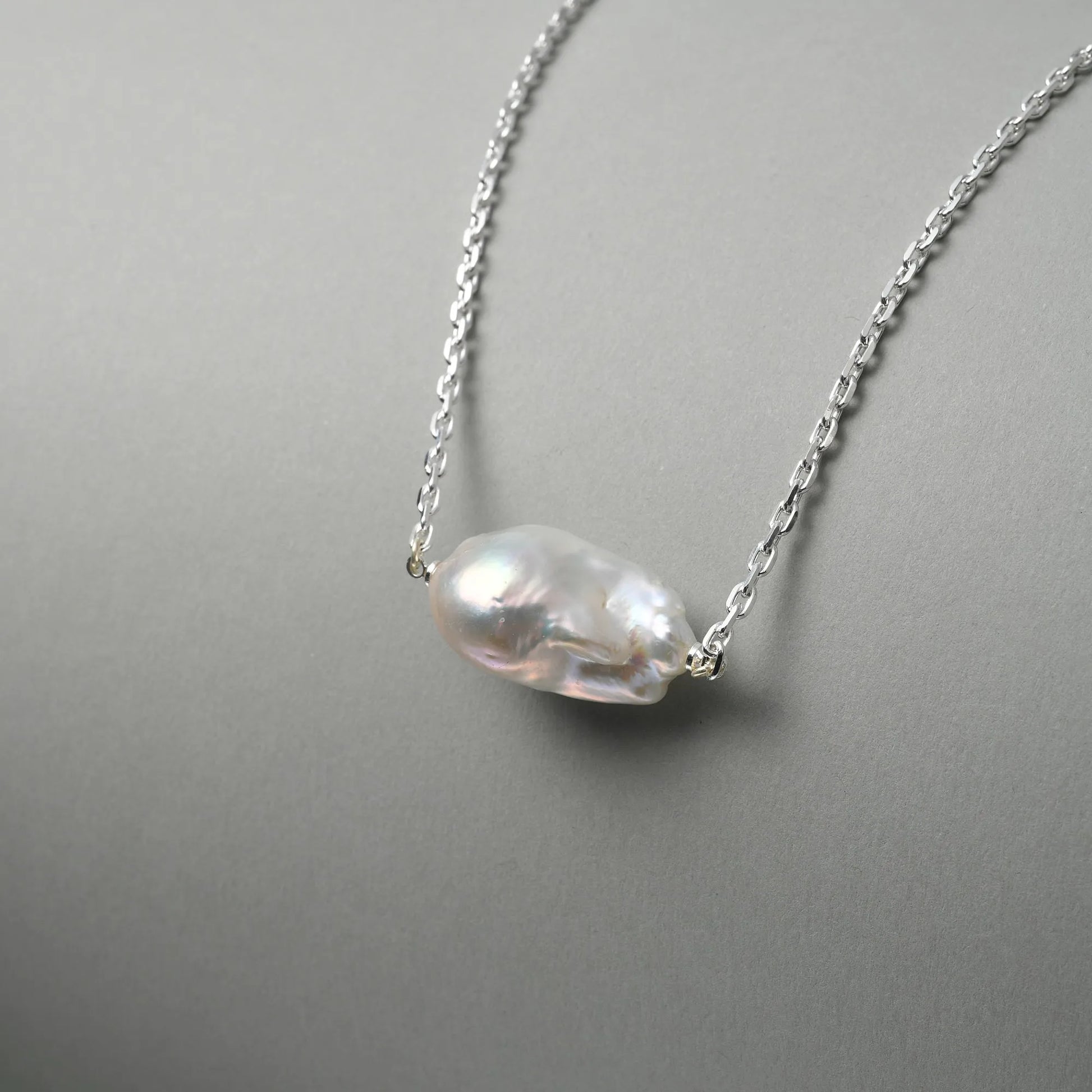 Lory | White Baroque Pearl Silver Chain Pendant